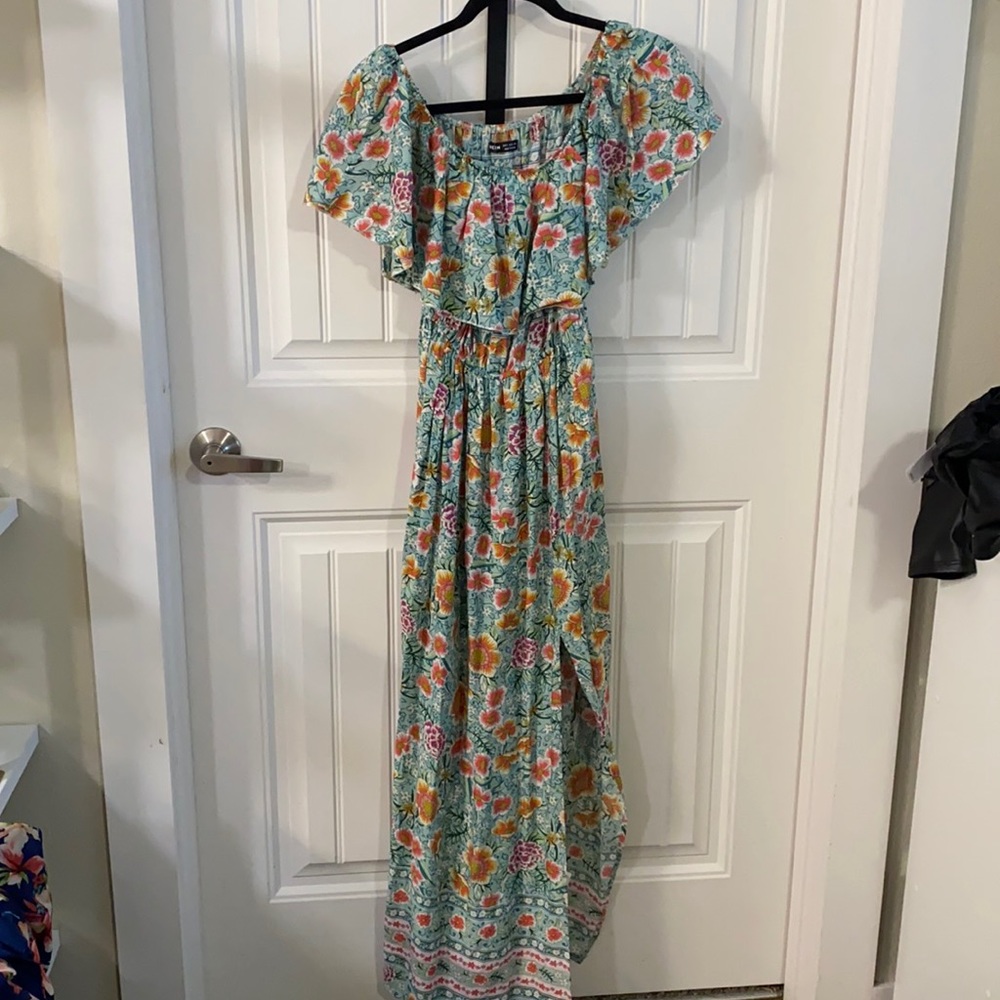 🤯MOVING SALE🤯 off shoulder dress with side slit
